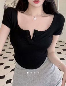 new fitted black buttoned crop top