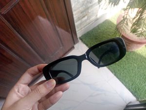 Chic Black Sunglasses