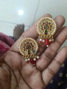 traditional pearl chokar jewelry set with red &amp; gr