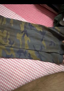 GAP Camo Print T-Shirt XL Size