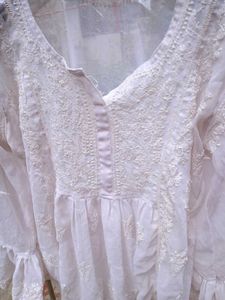 white chikankari kurti