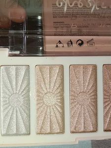 Perfectt 24 Highlighter Palette Glow