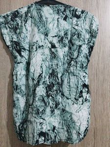 Stylish Abstract Print Top