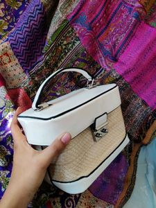 NEW FOREVER 21 VANITY BAG