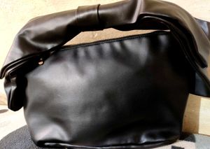 Myglamm Bow Bag Black Big Size