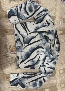 Stylish Abstract Print crop shirt