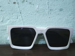 Spectacle