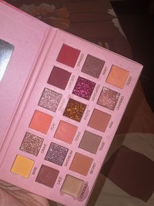 18-Color Eyeshadow Palette Matte &amp; Glitter Shade