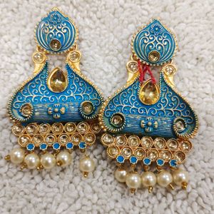 Earings in turquoise color