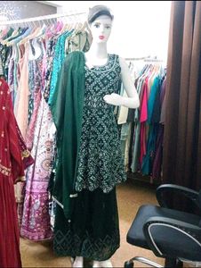 Elegant Emerald Green Embellished Kurta Set