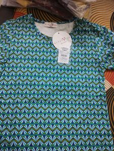 Girls Printed Tee With Cotton Skirt