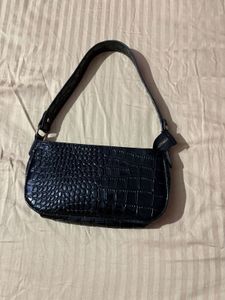 Chic Black Croc Embossed Shoulder Bag