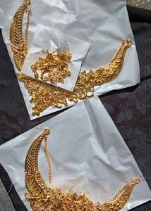 Exquisite Gold Necklace &amp; Earring Set