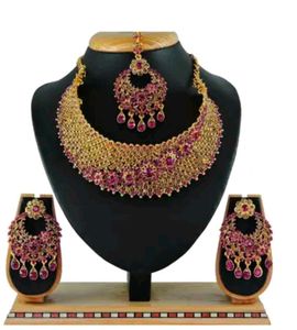 Stunning Indian Jewelry Set with Maangtika