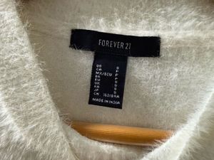 FOREVER 21 Fluffy White Cropped Sweater