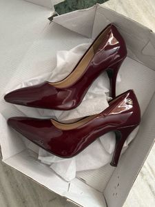 ELLE maroon burgundy patent stiletto pumps