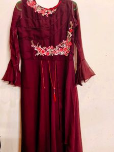 💖 Elegant Embroidered Maroon Gown