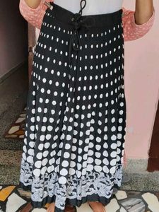 Micro-Pleated Iron-Free Polka Dot Skirt - Size 38