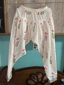 Elegant White Kurta with Floral Print