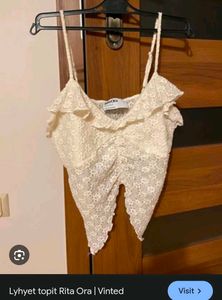 Cream Lace Y2K crop top 👍