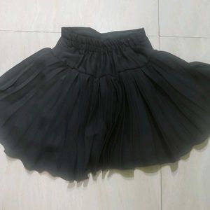 Chic Black &amp; White Skirt Set