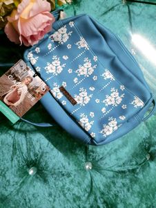 🛍️Caprese Floral Crossbody Bag 🛍️NEVER USED
