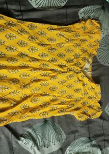 Pure Cotton Floral Yellow Top In Size L