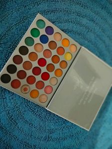 The Jaclim Hill Eyeshadow Palette