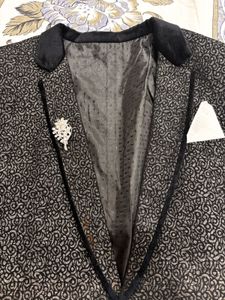 Men's Black Patterned Blazer with zipper bag