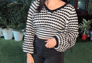Stylish Black &amp; White Knit Sweater