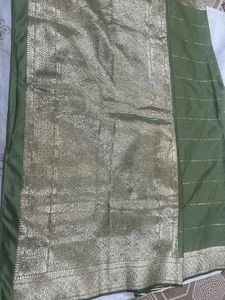 Elegant olive 🫒 Silk Saree with Gold Zari Work
