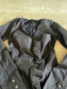 Body fit V neck XS dress