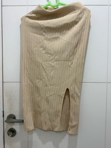 Ribbed Knit Maxi Skirt with Slit