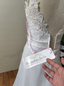 Stunning and Classic White Wedding Dress