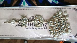 Elegant Kundan Maang Tikka with Pearls