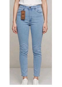 Light Wash High Rise Skinny Jeans