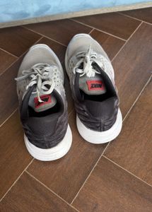 Nike sports shoes uk4