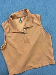 Sleeveless Collared Crop Top