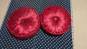 Set of 2 Round  Cushions