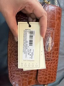 Chic Croc-Embossed Chain Bag