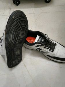 Stylish White &amp; Black Sneakers 9 no.