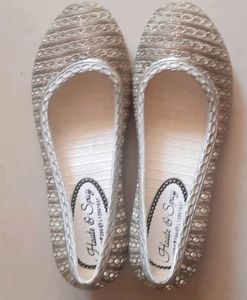 Footwear/juti