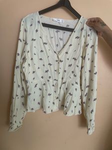 Chic Floral V-Neck Button-Up top