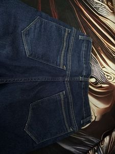 a beautiful dark blue bootcut Jeans 👖