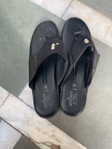 Stylish Black Flip-Flops for Women