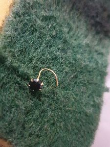 100% gold Elegant Black Gemstone Stud noise pin