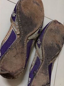 Purple Embroidered Juttis/Mojaris