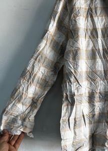 women’s Uniqlo classic Plaid Button-Up Shirt