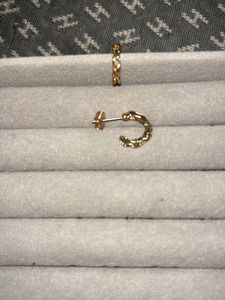 Chic Gold Hoop Earrings