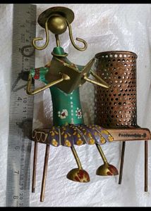 Metal Girl Doll wit pen stand